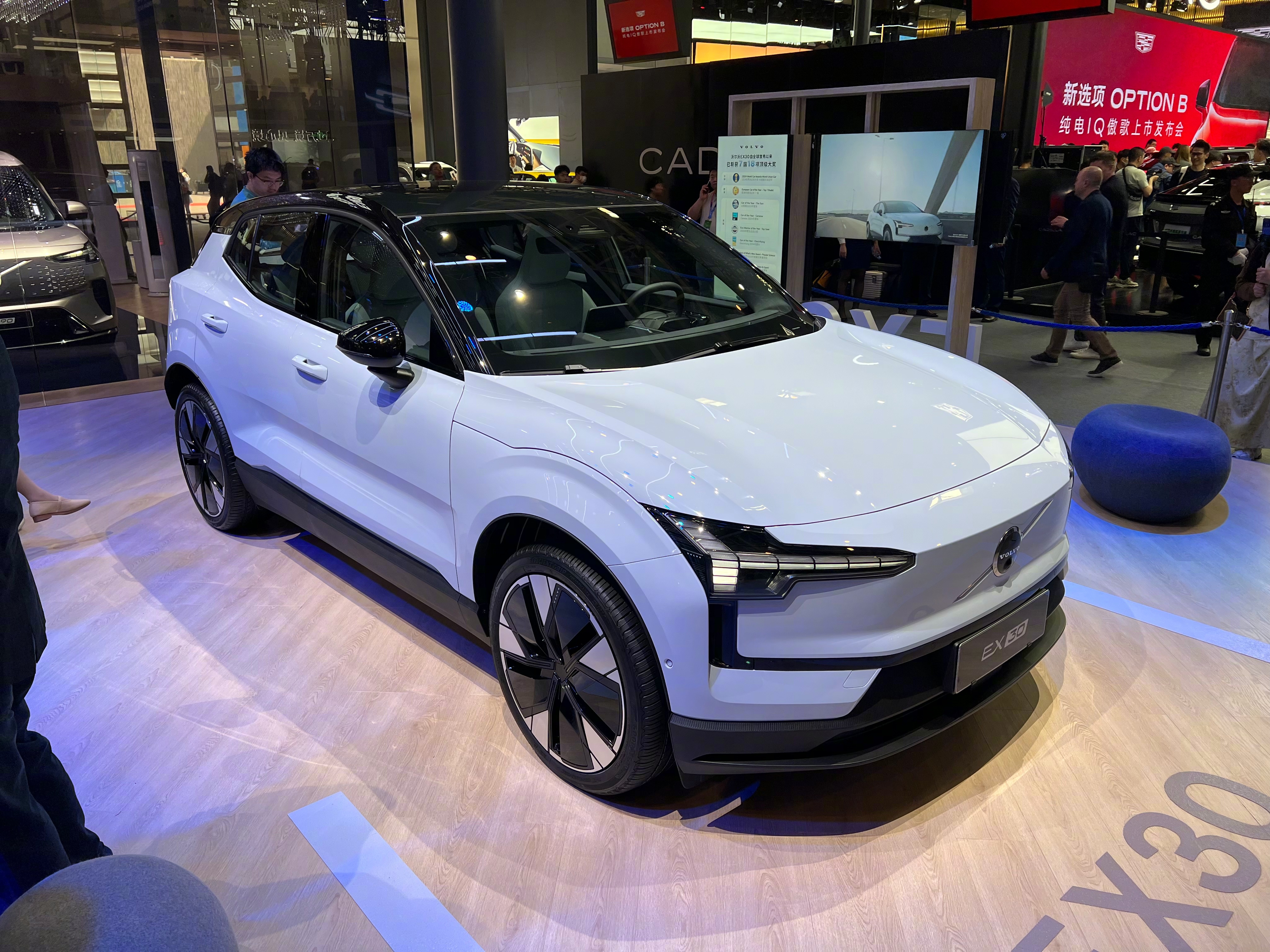 21-26万预售！沃尔沃最小的纯电SUV EX30亮相北京车展
