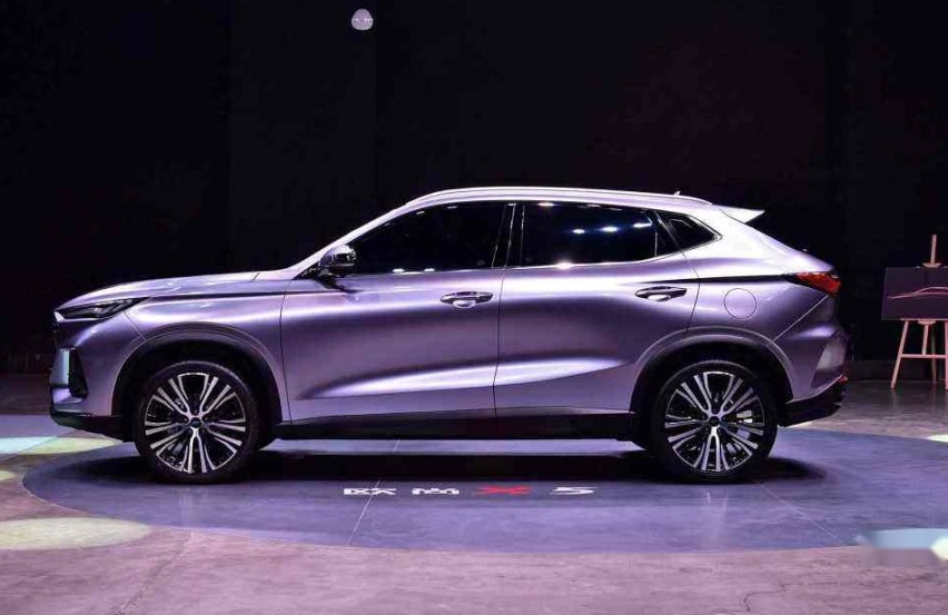 主打年轻运动配蓝鲸1.5T动力，长安欧尚X5为“后浪”而生