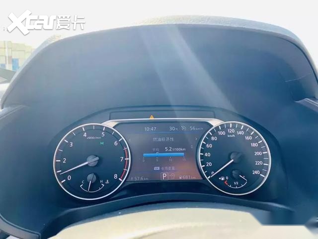 满载四人带货，空调音响全开，最低油耗5.2L！这款B级车了不起