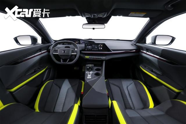 谁才是年轻人的第一辆运动型车 长安UNI-V VS东风本田思域
