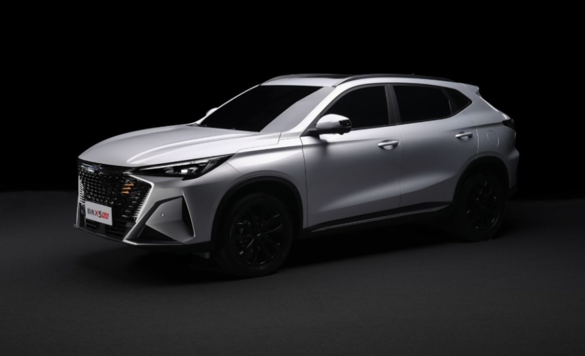 外观漂亮、科技感足，新款欧尚X5/X5 PLUS联袂而来，8.89万起