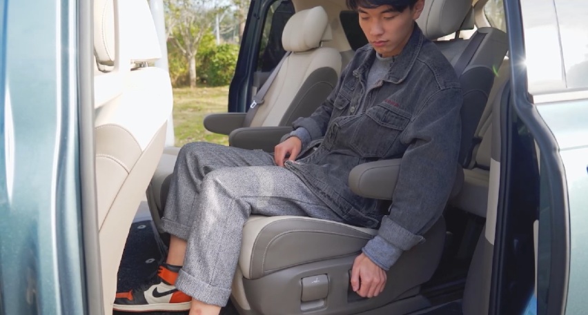 中大型家用MPV难选？要空间要配置，第四代嘉华比赛那、GL8更香？