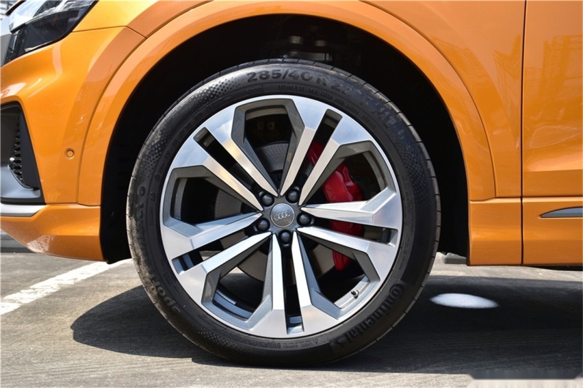 百万级Coupe SUV实拍对比 宝马X6和奥迪Q8谁更香？