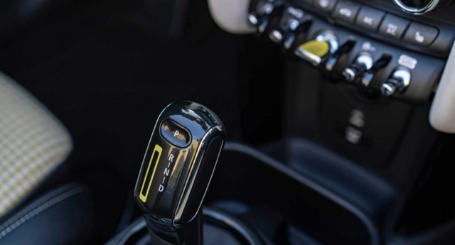 年轻人第一台电动敞篷车！MINI COOPER SE敞篷版官图发布