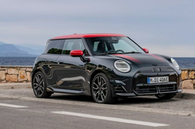 MINI Cooper SE JCW Trim官图发布 外观激进 动力