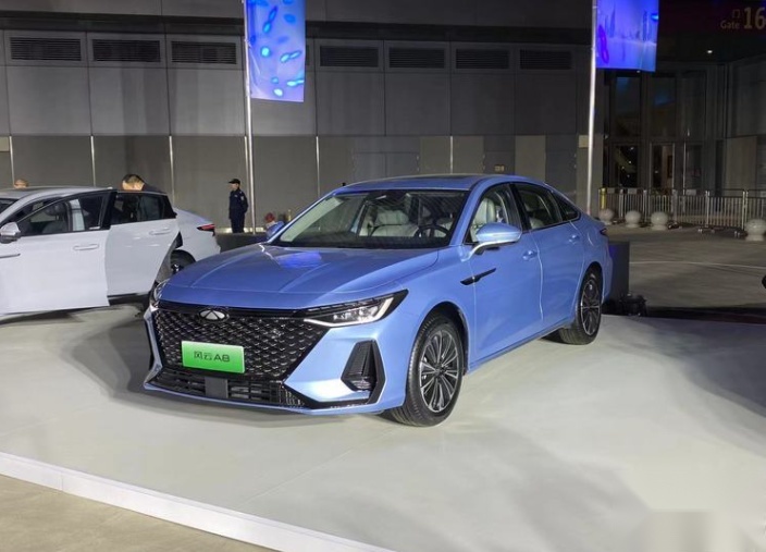 奇瑞风云A8续航超1400km，售价11.99万起，标配1.5T插混！