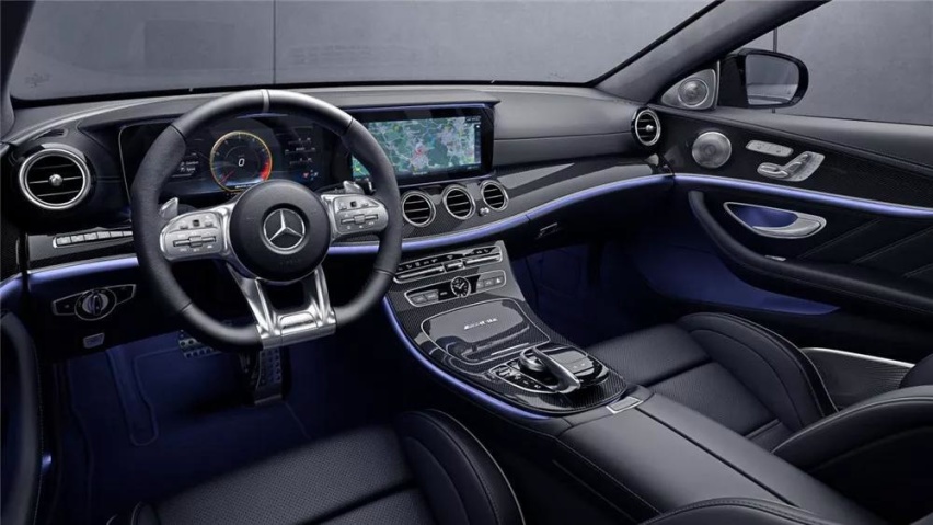 奔驰全新A级两厢上市，别把隔壁的新款AMG E63 S给忘了