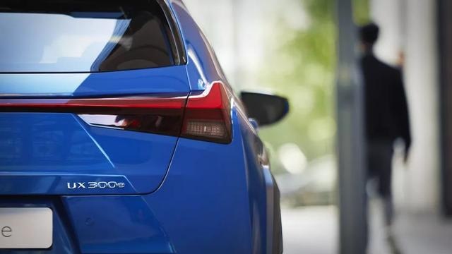 售价36.2万起，NEDC续航400km，全新UX300e