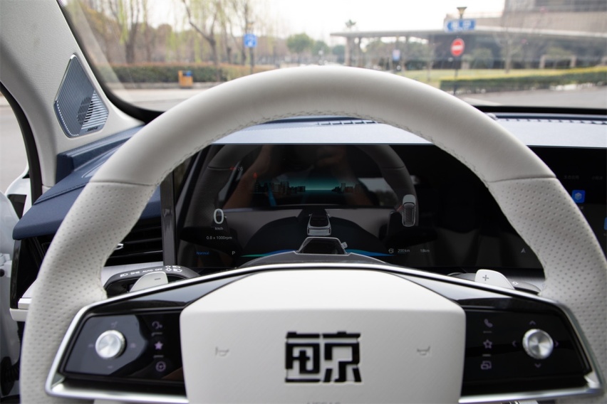 仿生学造车 前脸酷似鲸鱼！荣威鲸是国货品牌之光？！