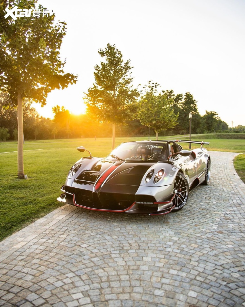 帕加尼huayra敞篷版实车强大的运动感