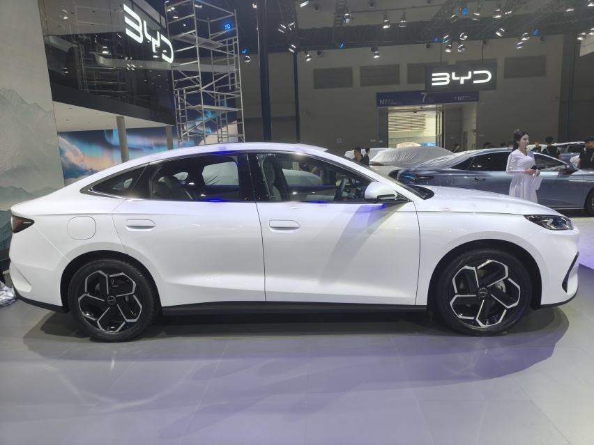 2024重庆车展秦LDM-i海豹06DM-i上市发布 9.98万起售