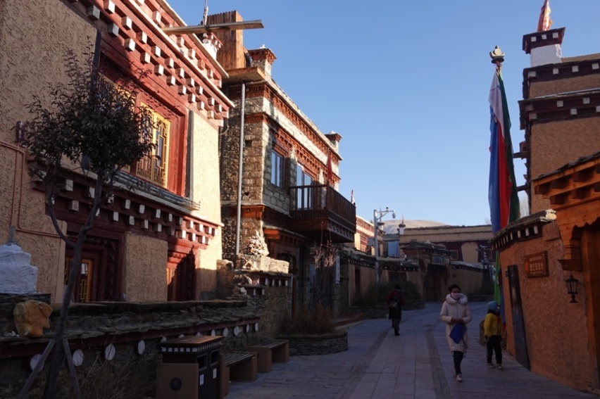 旅朋友丨冬日自驾理塘，探寻丁真家乡