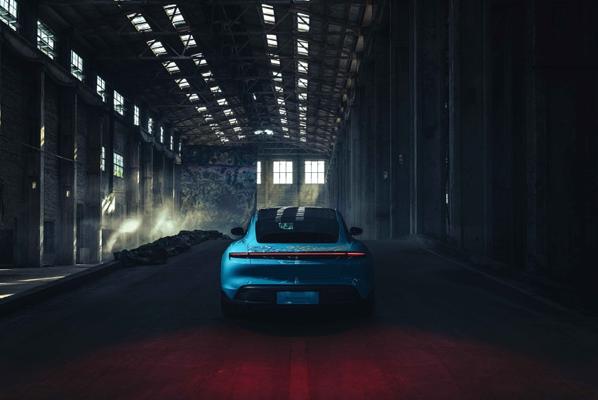 2023成都车展：保时捷Taycan Turbo S 丁乙“十示”定制