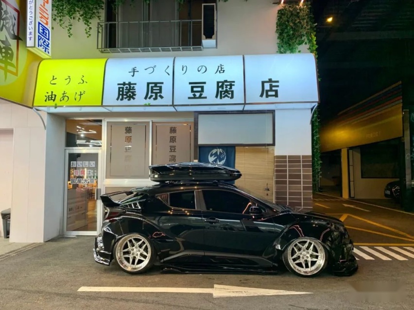 全国首台低趴宽体丰田奕泽，有态度的