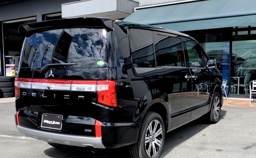 三菱入门级别MPV 2.2T柴油+四驱 实力不输埃尔法