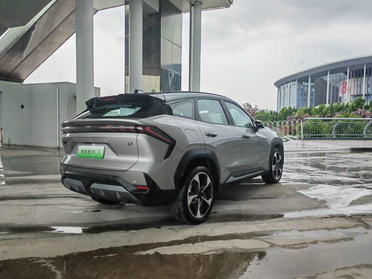 科技电混SUV 试驾吉利银河L7