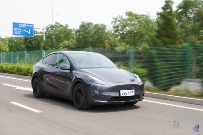试驾特斯拉Model Y 高颜值驾控智能SUV