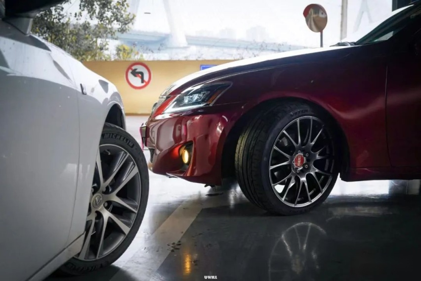 移植了5.0 V8机器的雷克萨斯IS300，这是给宝宝的见面礼？