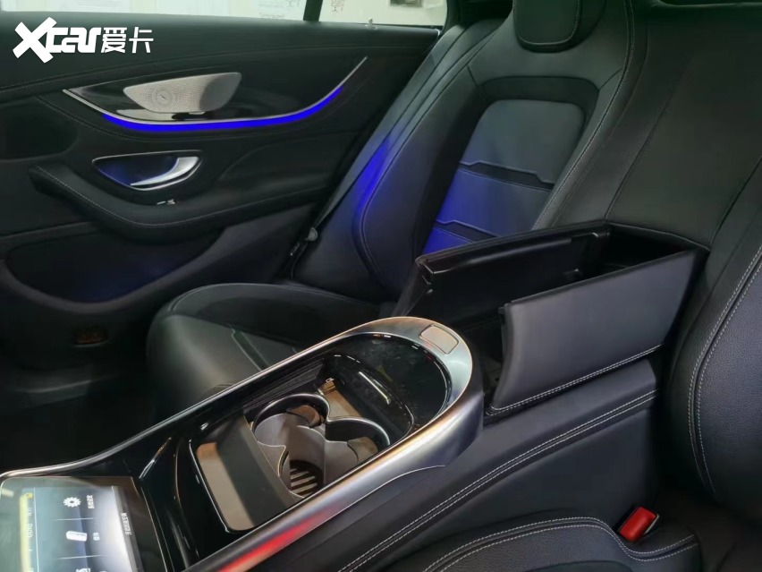 结合特殊隔板设计打造的环抱式独立空间,梅赛德斯-amg gt(参数|询价)
