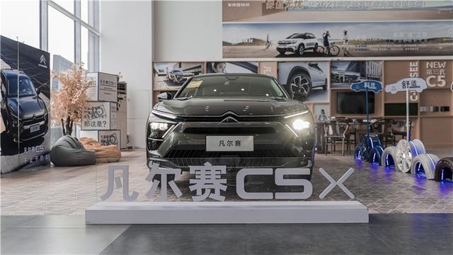 探店凡尔赛C5 X：预售14.37万起，一台设计惊艳的车