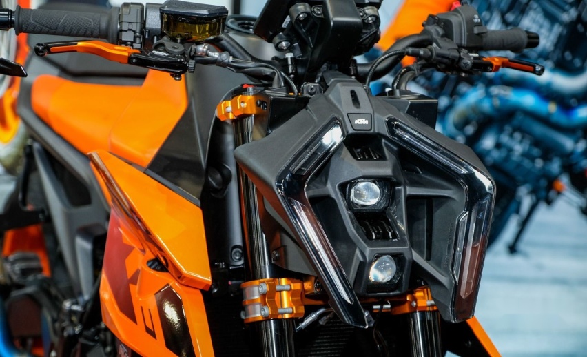 这个头，只有KTM做得出来！KTM 990 DUKE狙击眼前所有弯道