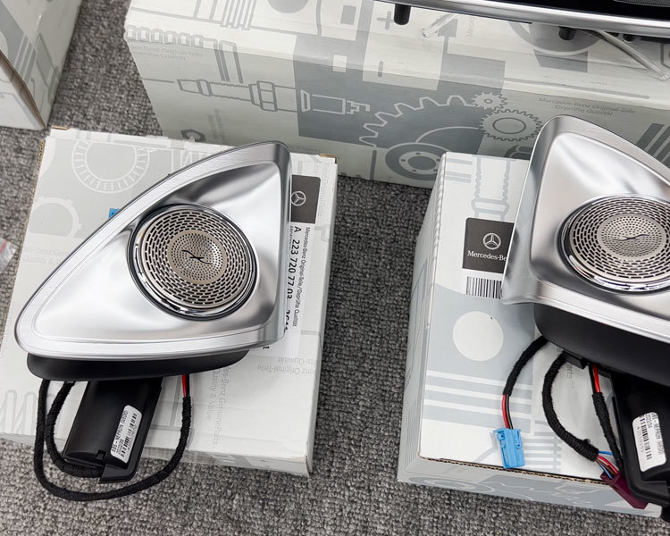 奔驰s400既要氛围感十足也要动听的音效，加装柏林之声 旋转高音