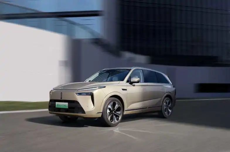 魏牌蓝山 DHT-PHEV，「大六座」的搅局者？