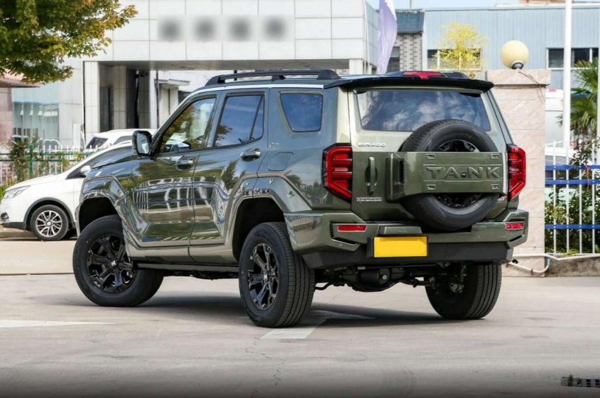 国产硬派SUV，配2.0T插混动力，带适时四驱，实拍坦克400Hi4