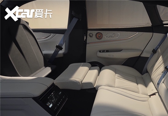 用上百万豪车星空顶 焕新极氪001内饰公布