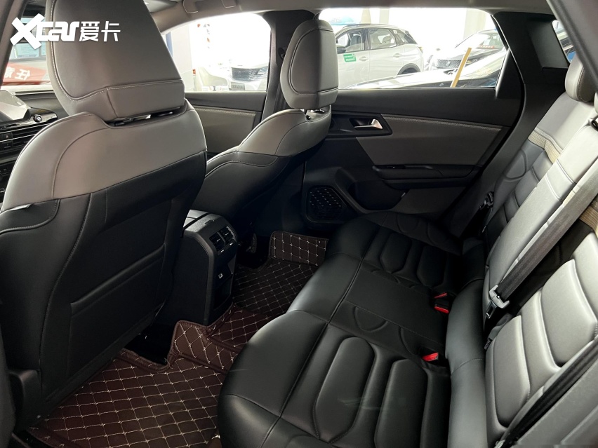 法系车的浪漫真不懂 探店实拍凡尔赛C5 X 空间是槽点
