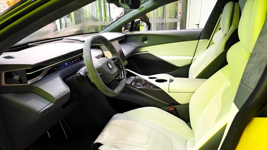 百万级“吉利王” 探店实拍路特斯Eletre 选它还是Model X