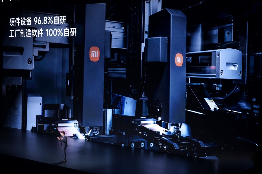 雷军年度演讲：小米SU7 Ultra Prototype等新品亮相