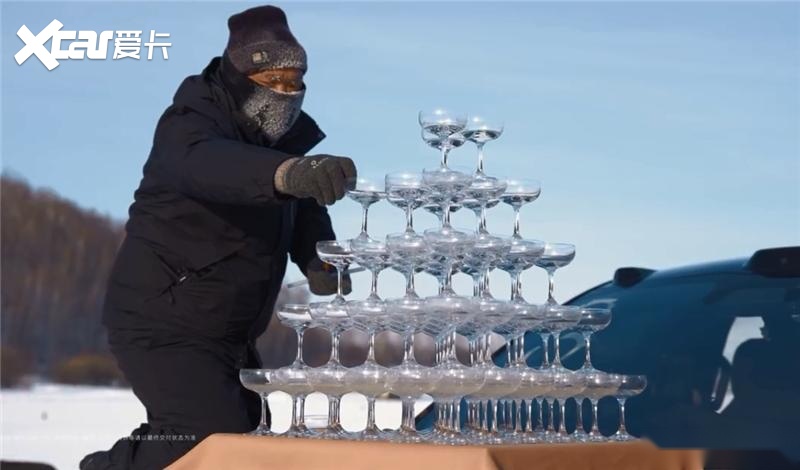 蔚来ES9香槟塔又玩出花，网友炸锅：友商敢模仿吗？