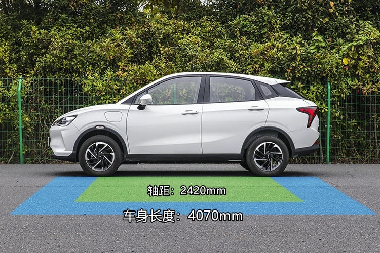 有趣又实用的小型SUV——抢先试驾哪吒V