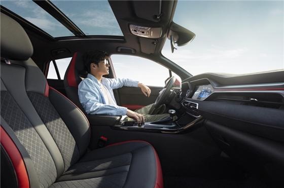 冯兴亚直播带货首秀，传祺GS4 COUPE 上市，13.68万元起，心动