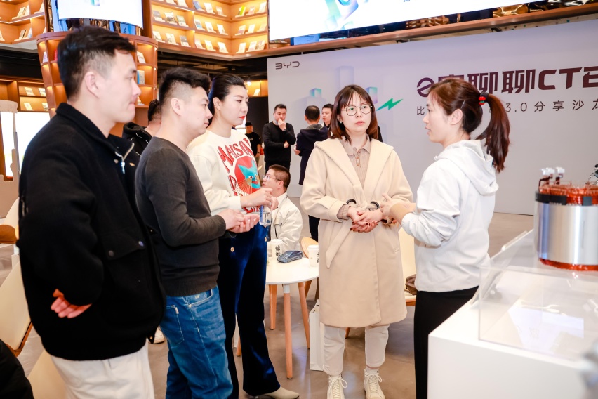 和比亚迪工程师面对面交流，针对车主用车痛点，发出“灵魂拷问”