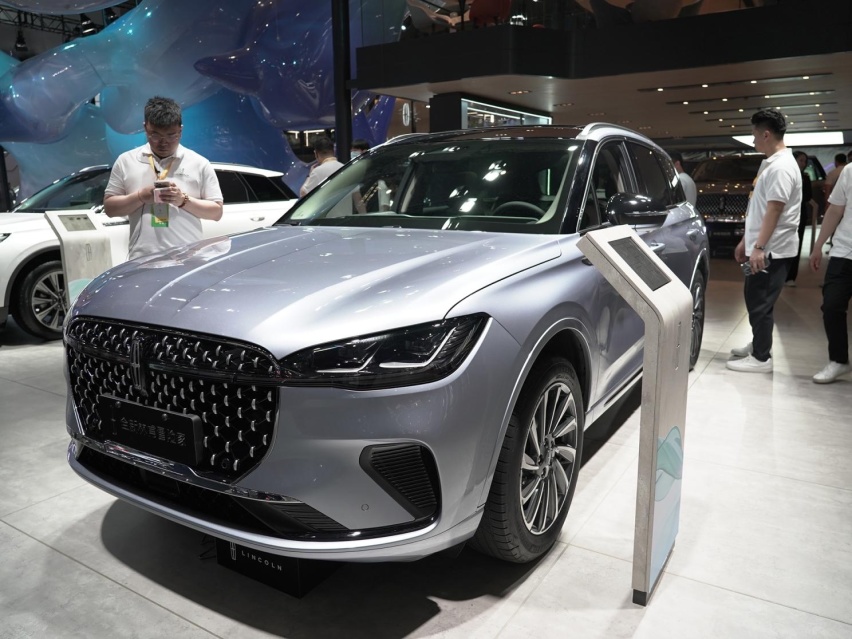 谁最值得买？凯迪拉克GT4、宝马X1、林肯冒险家同台，看完有答案