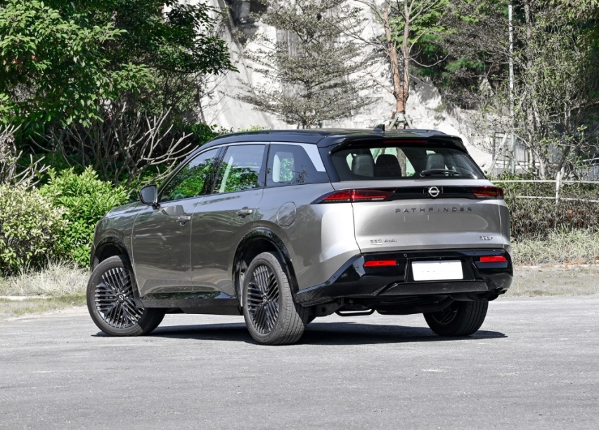 日产推出的全新中大型SUV，车长超5米1，标配2.0T+9AT