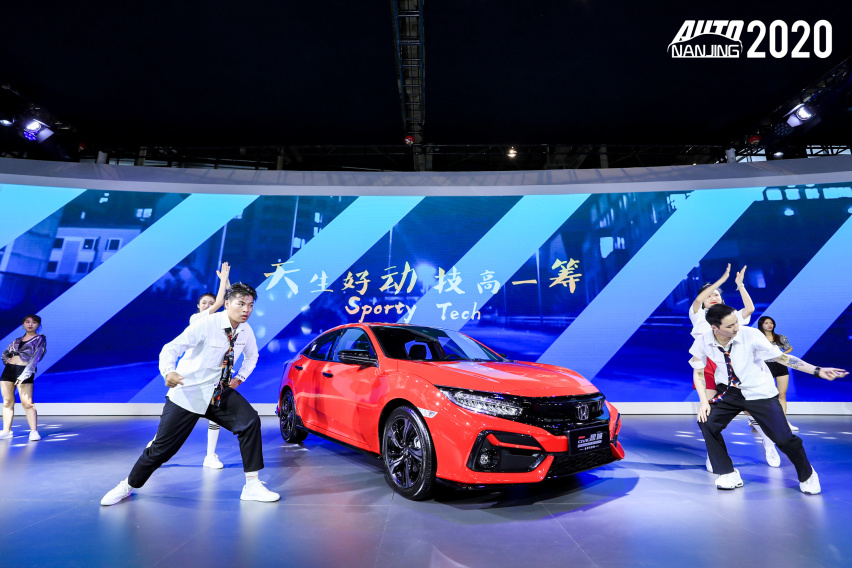 小鹏P7、全新路虎卫士、奥迪S4、两厢思域、宝马i8全新亮相