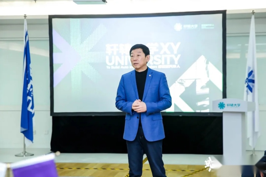 魏建军的组织3.0时代管理学、吴伯凡的新黑客时代的全新营销