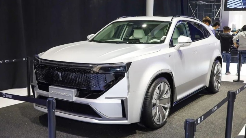 全新宝马i3下线、赛博摩卡专利图曝光…