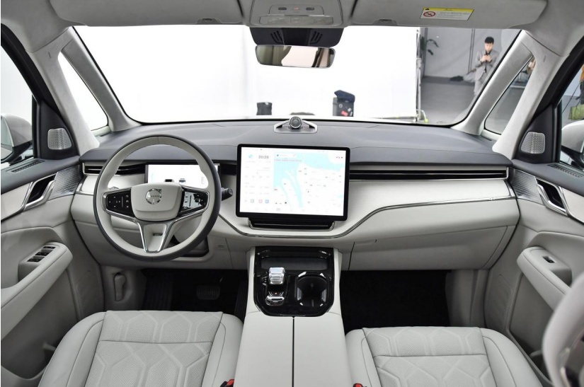 81.8万元！沃尔沃EM90能否重新定义纯电豪华MPV？