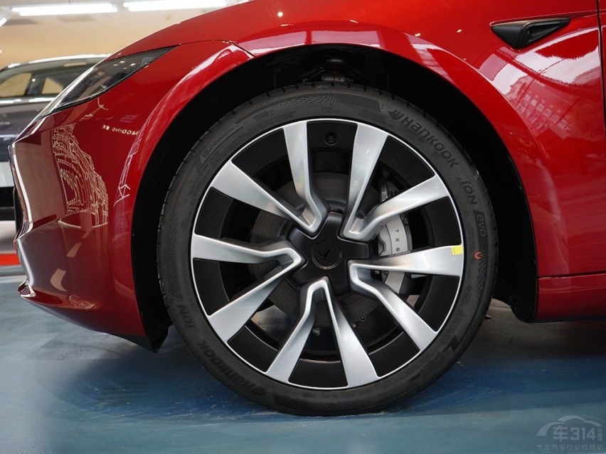 Model 3和智界S7 谁才是纯电轿车之王？