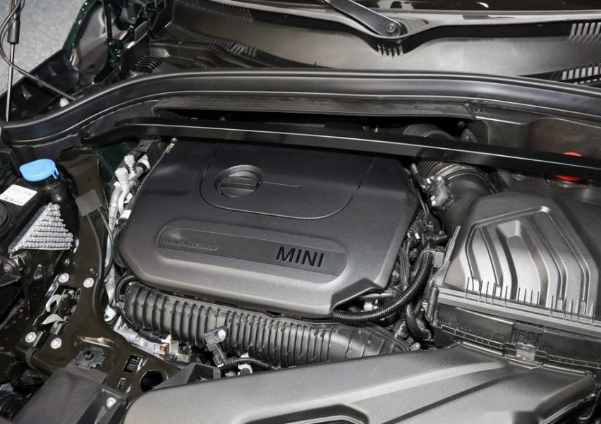 MINI JCW COUNTRYMAN搭载2.0T高功率排量