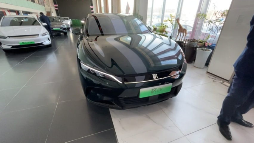 让油价重回4元时代！油耗仅3.8L，对比比亚迪汉EV，选谁？
