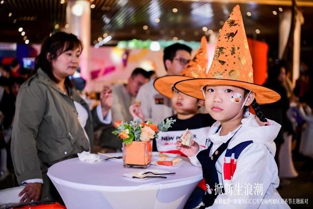 还是奔驰会玩！带福州车友看LOL总决赛、Coser秀