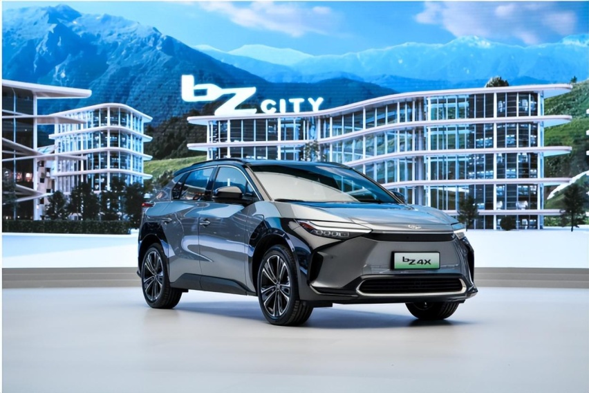 一汽丰田bZ4X“拍了拍”你：向往的纯电生活请“签收”