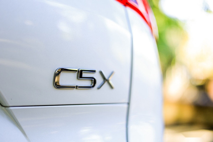 凡尔赛 C5 X新增全新车漆/内饰配色！15万级最值？