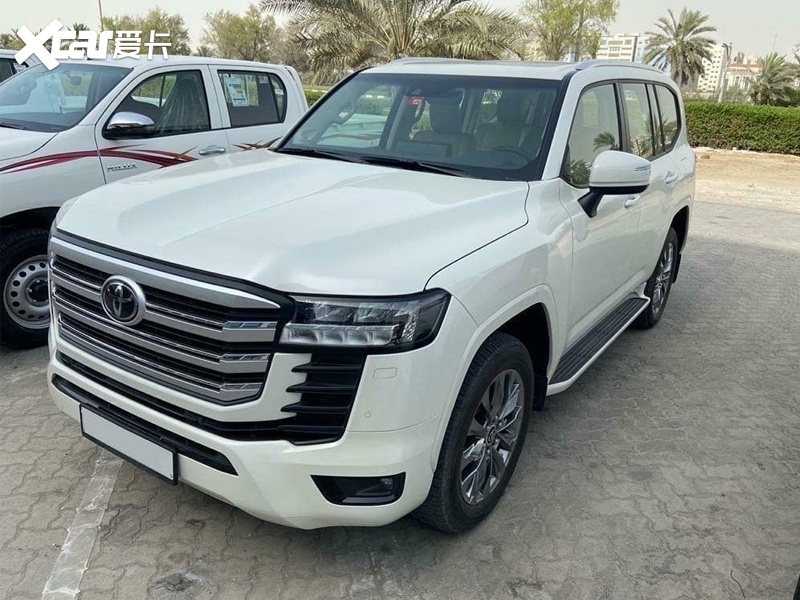 搭3.5t引擎/有望年内开售 丰田全新兰德酷路泽到店实拍