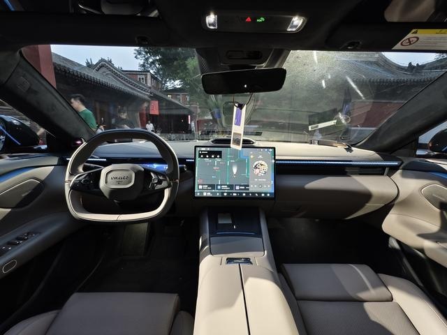 终于进军纯电赛道 实拍领克Z10